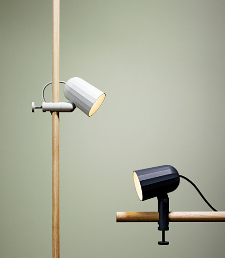 Anhänglich: Diese kleine Klemmleuchte aus London lässt sich dank einer stabilen Schraubzwinge fast überall befestigen