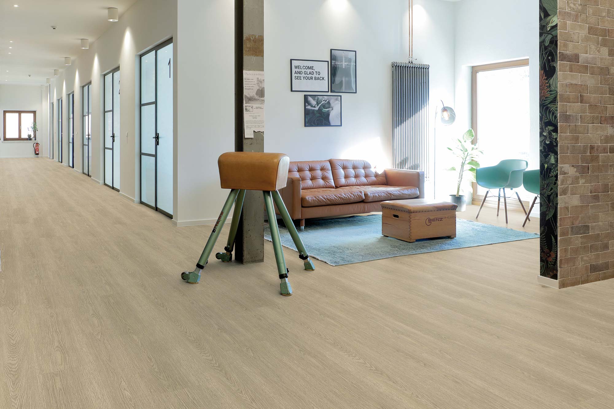 Designboden mit ruhiger Holzoptik von PROJECT FLOORS