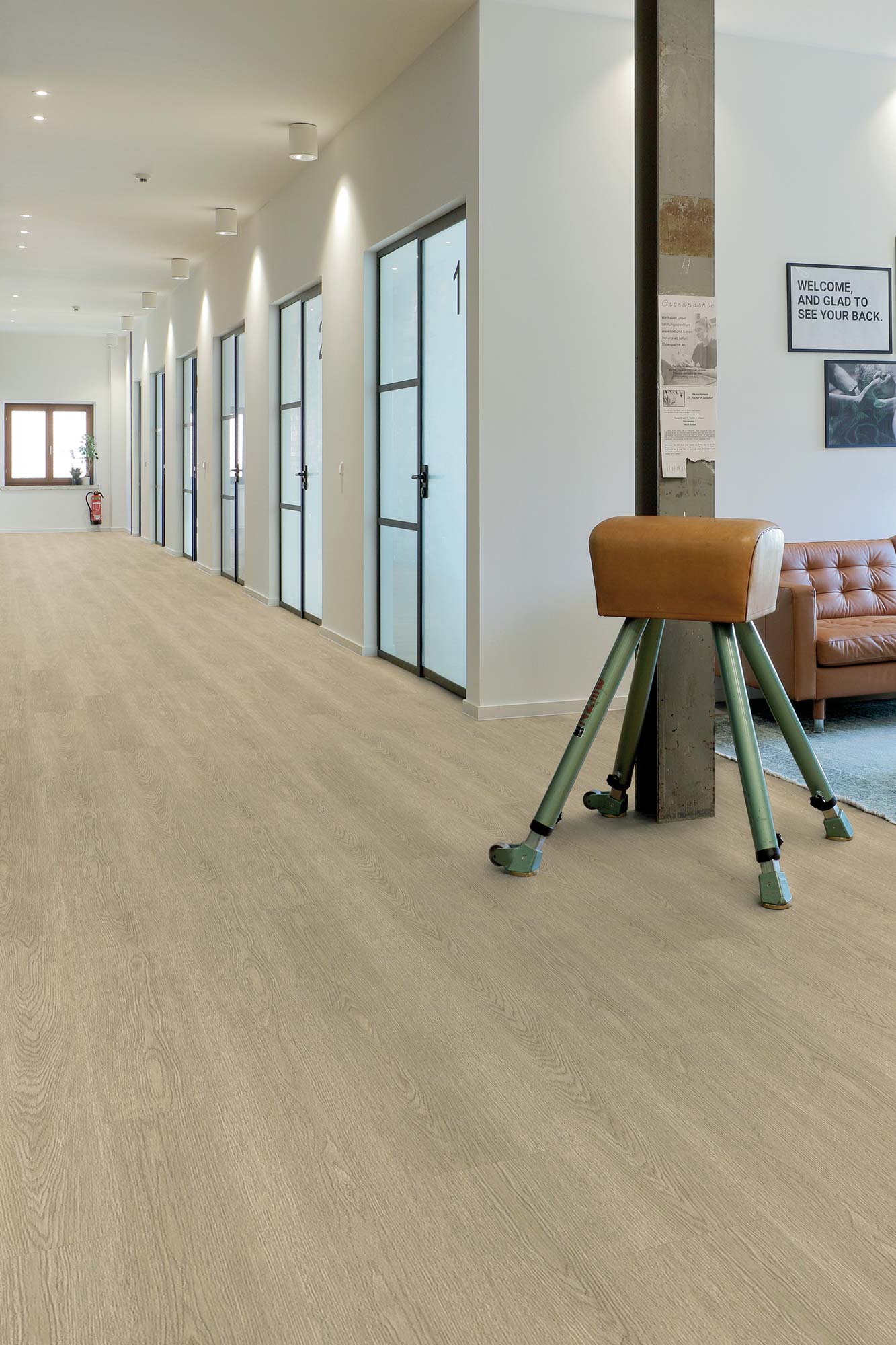 Designboden mit ruhiger Holzoptik von PROJECT FLOORS