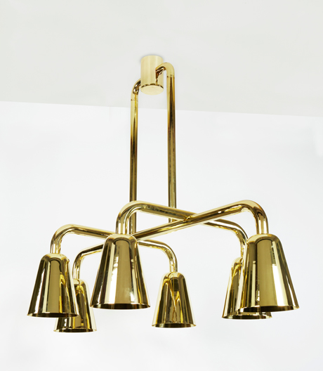 Licht in den Ohren, Musik in den Augen: Pendelleuchten und Lüster, die an Tuba und Posaune erinnern