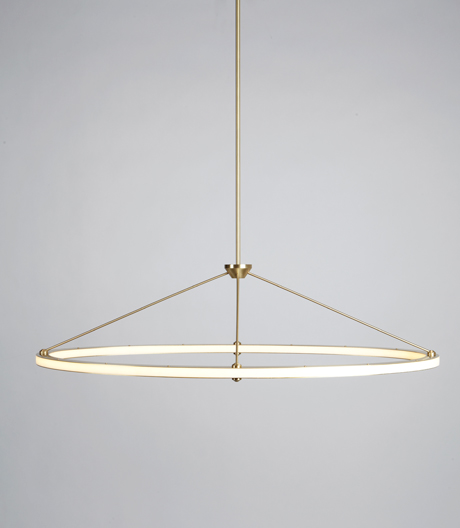 Diese Leuchtenkollektion von Paul Loebach scheint nicht nur sakral, sondern auch ästhtisch und nachhaltig.