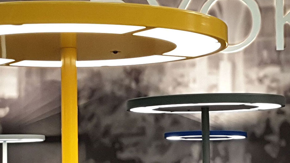 Byok präsentiert eine besonders schlanke Stehleuchte