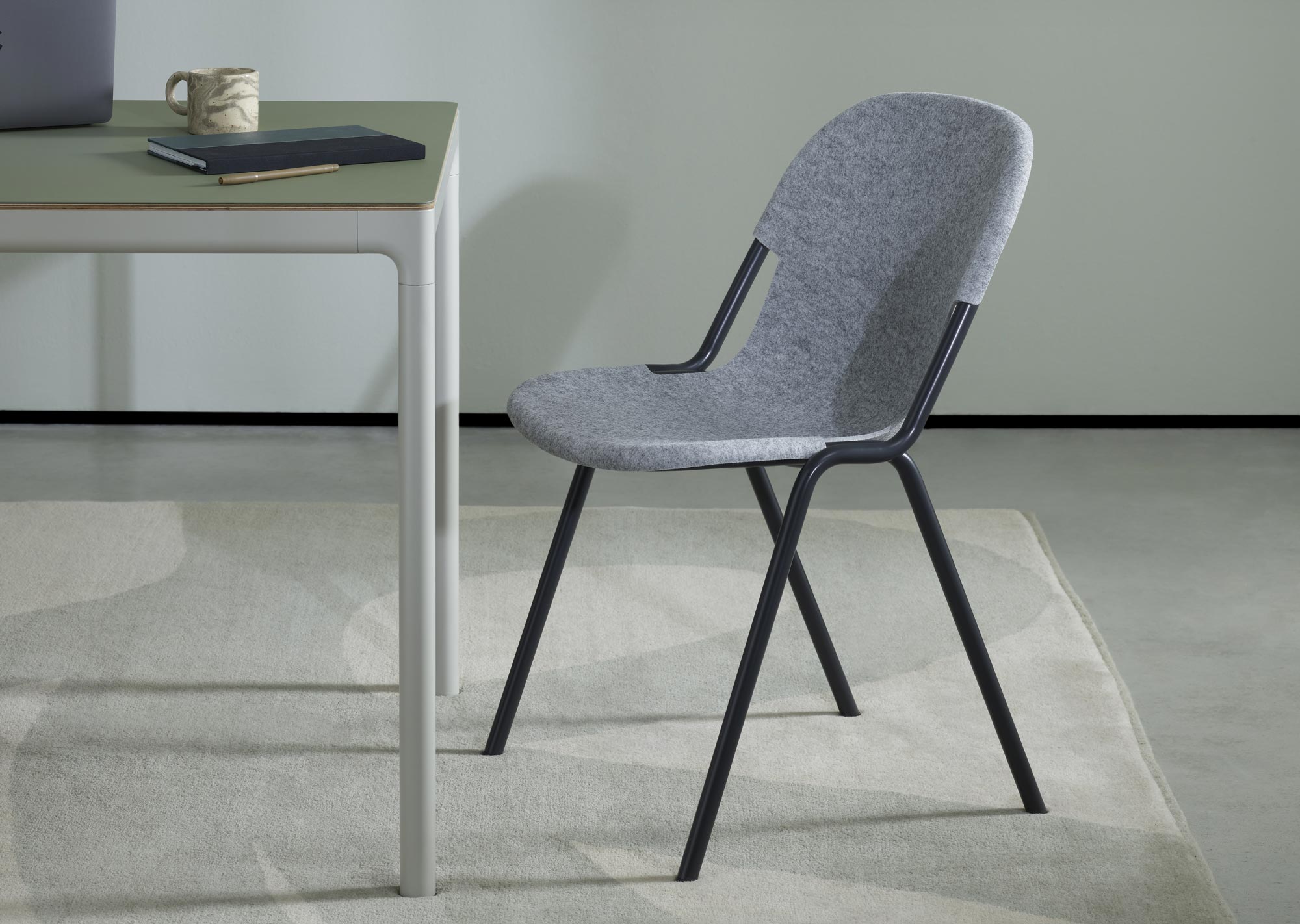 Stapelbarer Recycling-Stuhl von Michael Young für Modus