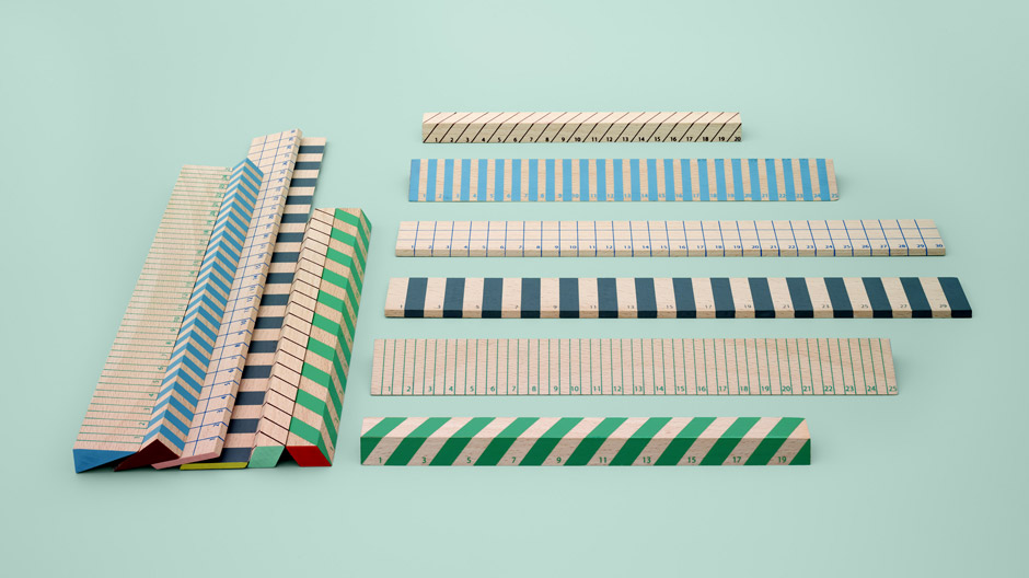 Dreimal zwei gestreifte Lineale mit kunterbuntem Unterhaltungsfaktor.