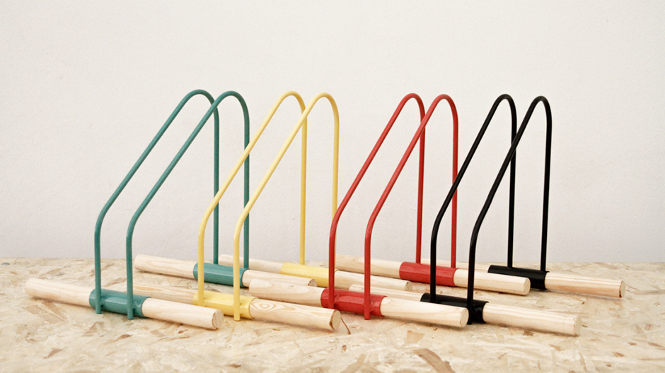 Fester Stand ohne festen Ständer von Studio Wao