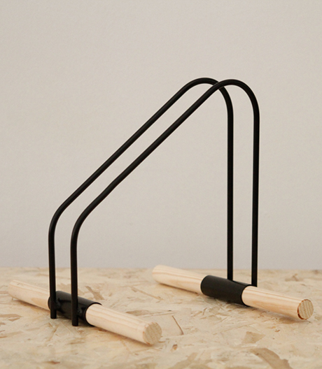 Fester Stand ohne festen Ständer von Studio Wao