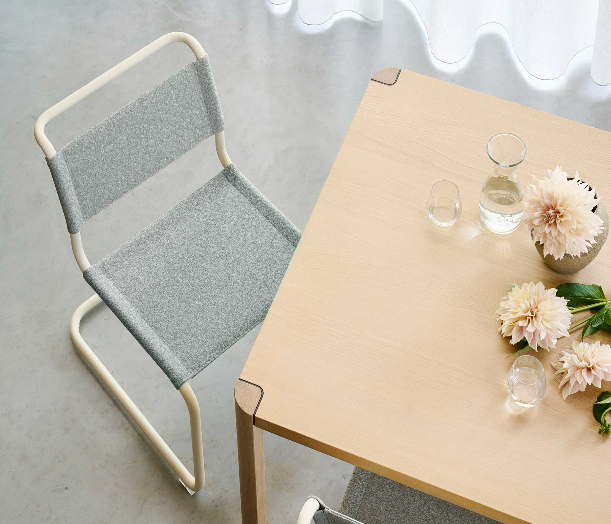 Mart Stams Freischwinger von Thonet in neuer Ausführung