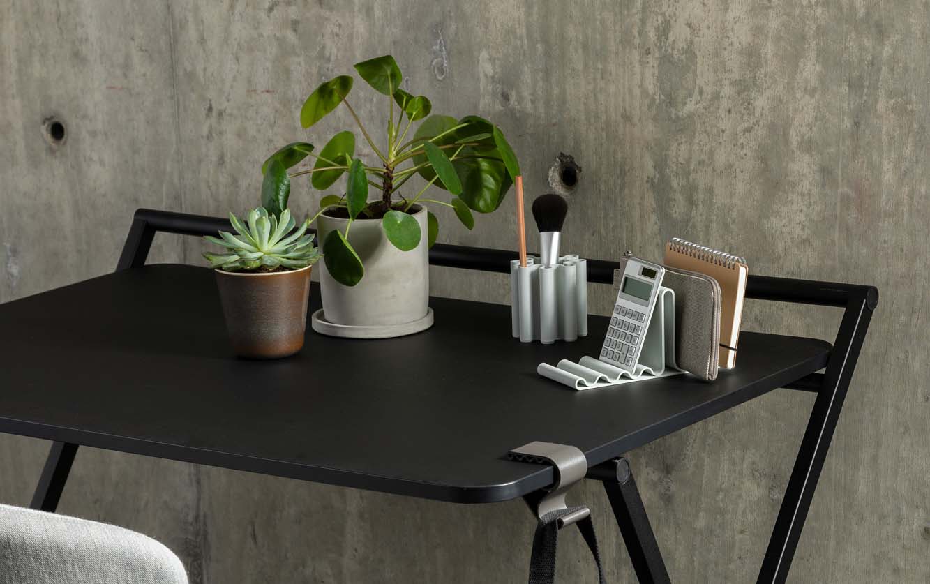 Schreibtisch-Accessoires aus recyceltem Kunststoff von Pearson Lloyd für Bene