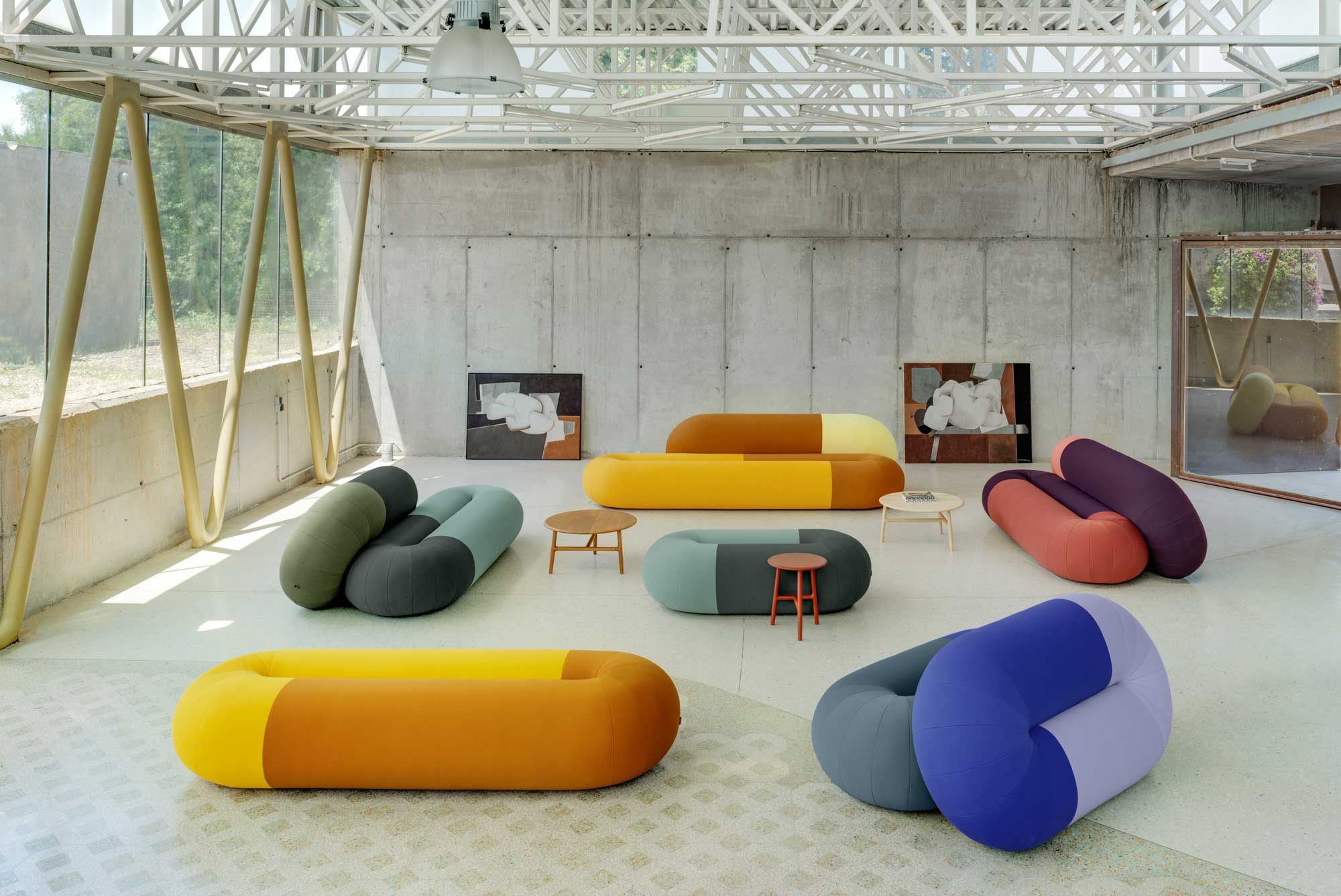 Schwungvolle Sofakollektion von Raw Color für Sancal