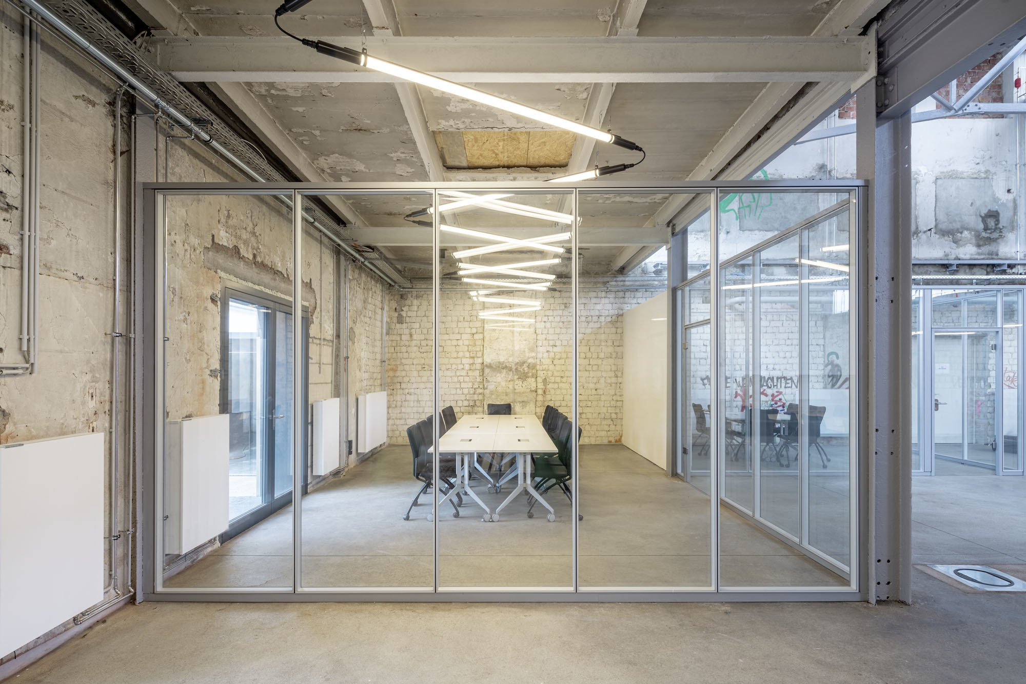 Beleuchtungslösung im modernen Industriedesign von TRILUX