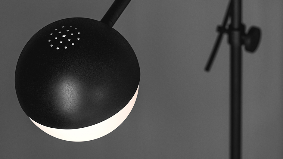 Schlanker Akrobat: Stehleuchte von Yuue für Northern Lighting.