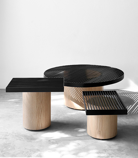 Massive Basis mit schwebendem Gitter von Joel Escalona.