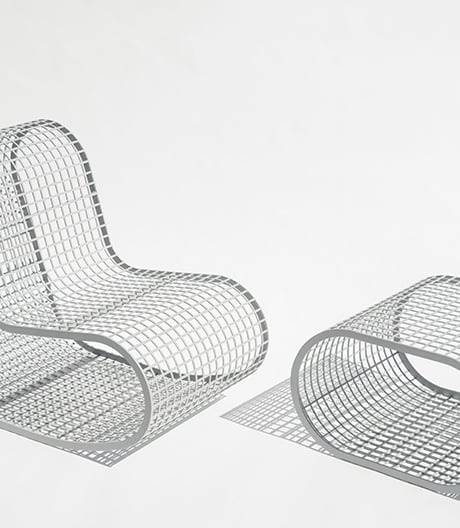 Möbel für das zweite Wohnzimmer im Garten von Studio Mayice.