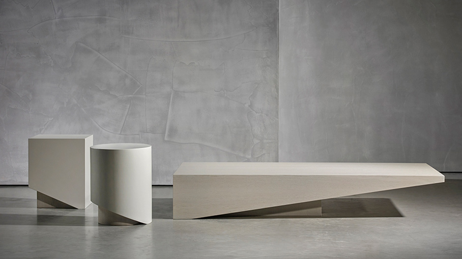 Asketische Monumente, brutalistische Momente: Tische von Piet Boon.