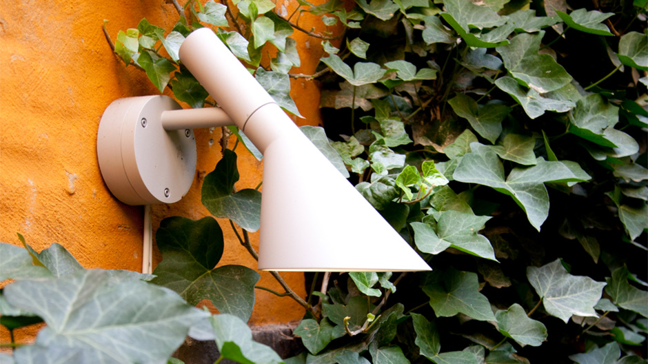 Louis Poulsen macht Arne Jacobsens kleine Leseleuchte witterungsfest