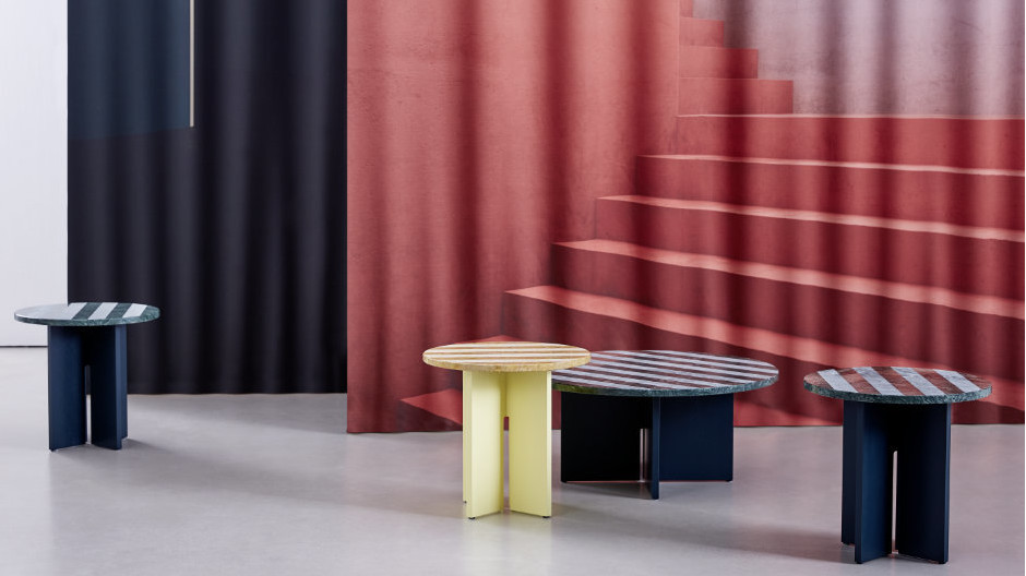 Raue und polierte Streifen: Der Beistell- und Couchtisch von Studio Besau-Marguerre für Favius.