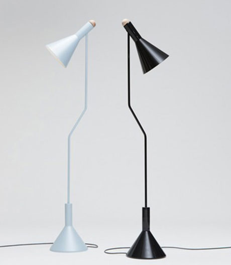 Balanceakt: Die neue Standleuchte von Tim Webber vereint Gleichgewicht, Symmetrie und den gewissen Knick.