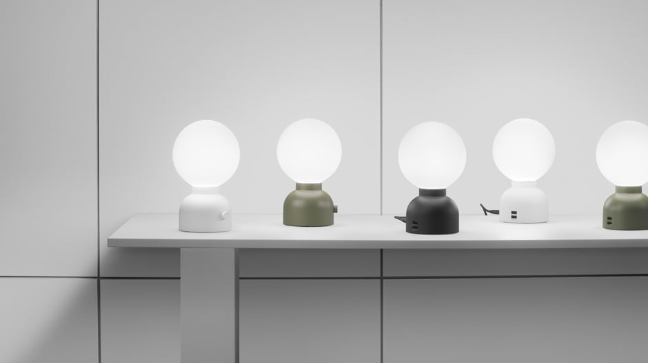 Lichtquelle und Ladestation: Tischleuchte von Form Us With Love für Ateljé Lyktan.