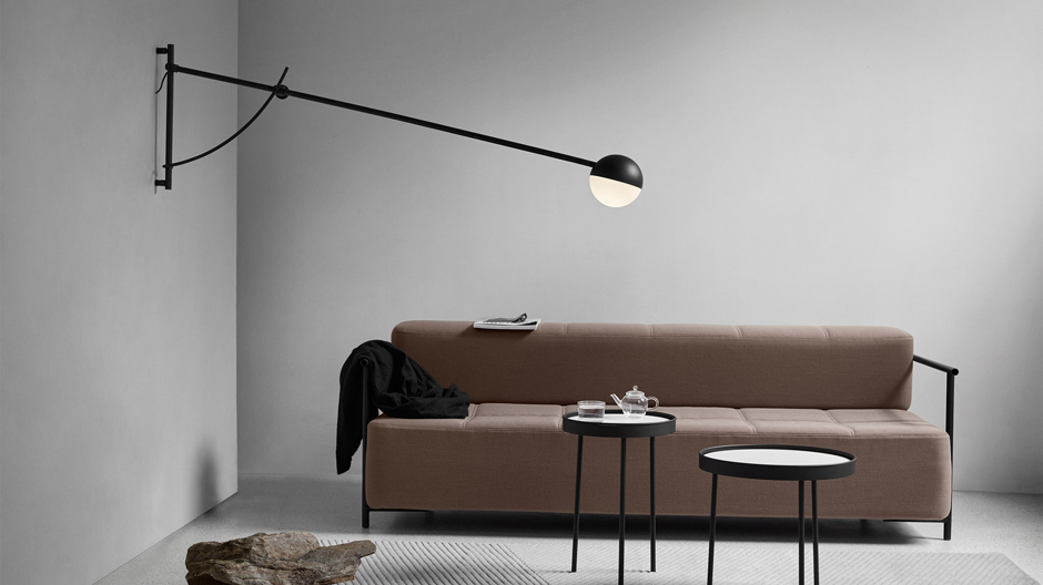 Geometrische Skulptur im Gleichgewicht: Wandleuchte von Studio Yuue für Northern