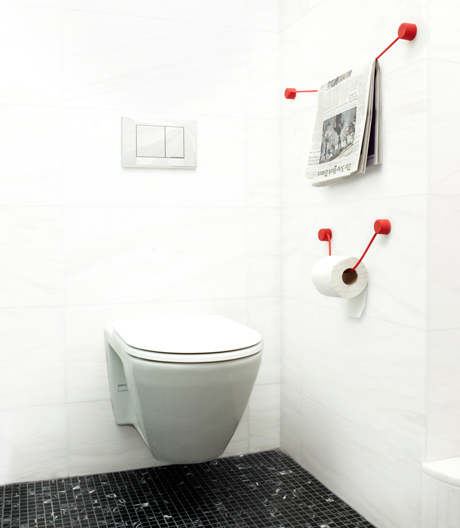 Toilettenpapierrolle, Lieblingsmagazin und Lesebrille: Josh Owen hat den passenden Ort dafür entworfen.