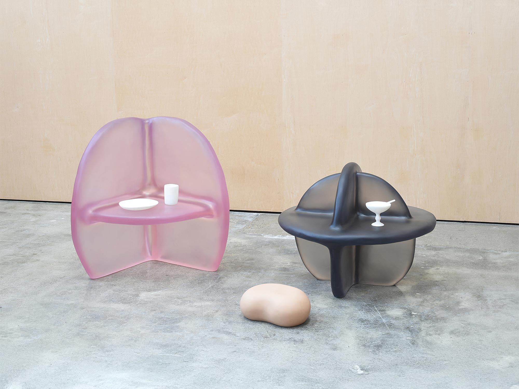 Sitzmöbel aus Kunstharz von der Designerin Tina Frey