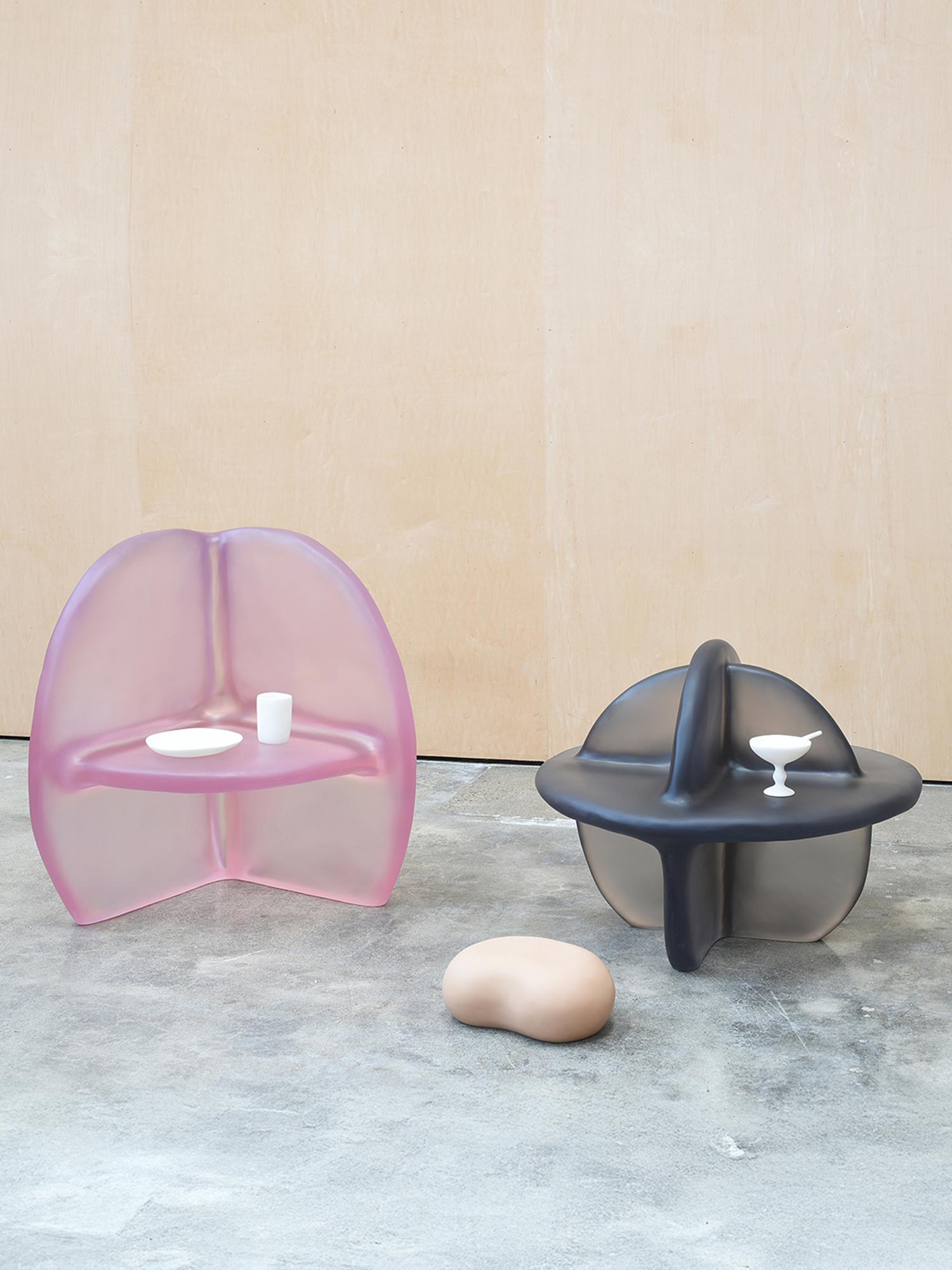 Sitzmöbel aus Kunstharz der Designerin Tina Frey