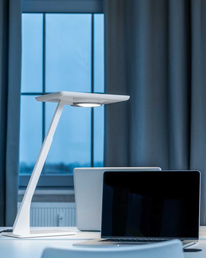 Neu gedachte Büro-Tischleuchte von TRILUX