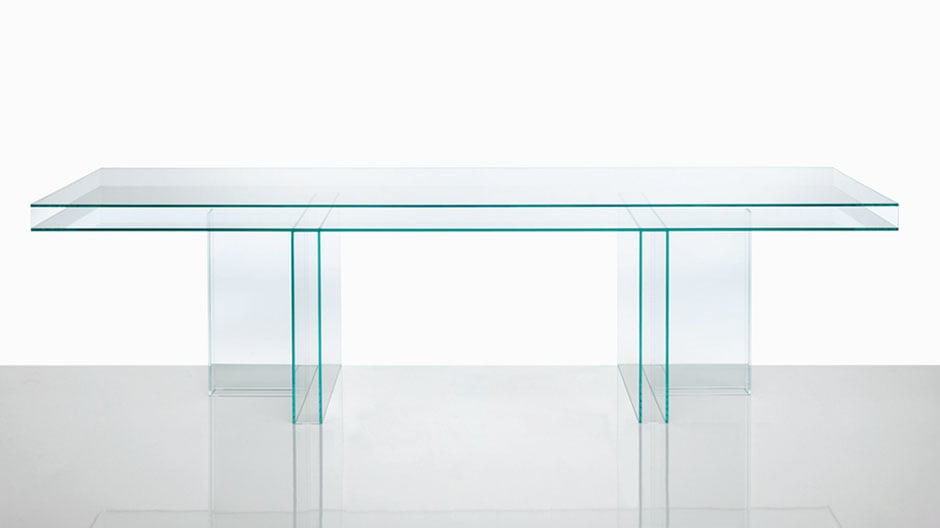 Doppelt hält besser: ein zweifach durchkomponierter Glastisch von Piero Lissoni