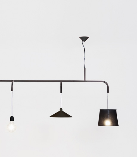 Dass das Licht viele Gesichter haben kann, zeigt diese Pendelleuchte des Italieners Paolo Mangarano