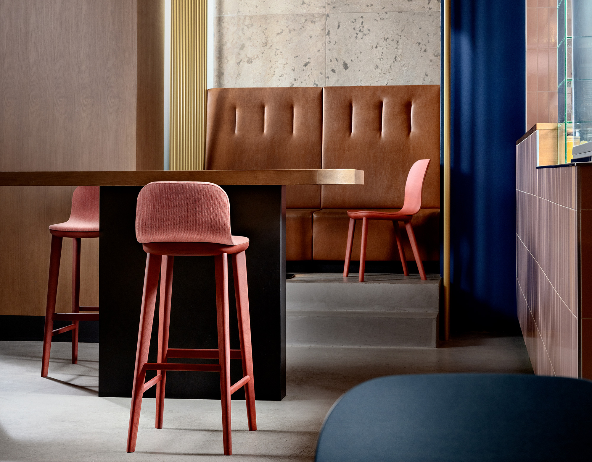 Stuhlfamilie aus Massiv- und Formholz von Mathias Hahn für Zeitraum