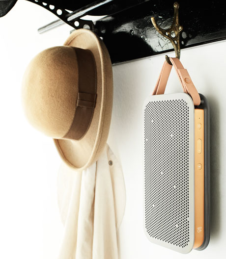 Schicke Töne in skandinavischen Nuancen mit diesem Lautsprecher von Bang & Olufsen.