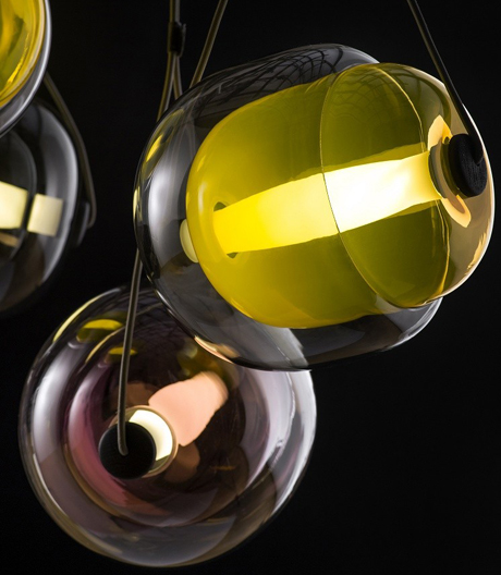 Verkapselte Glaskunst: die neue Pendelleuchte von Lucie Koldova für den tschechischen Hersteller Brokis