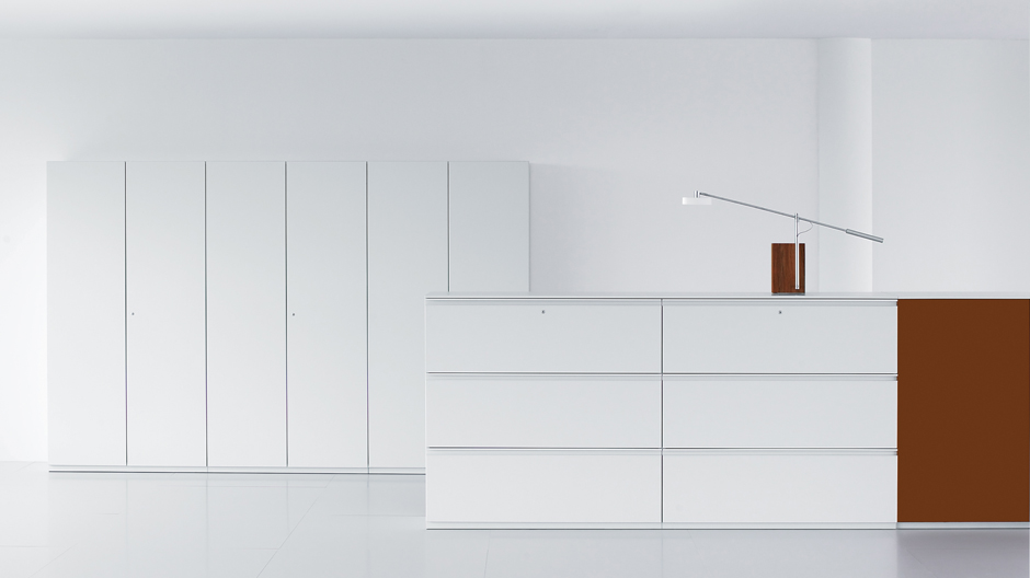 Fürs Leben und Arbeiten: Schrank- und Regalsystem von planmöbel