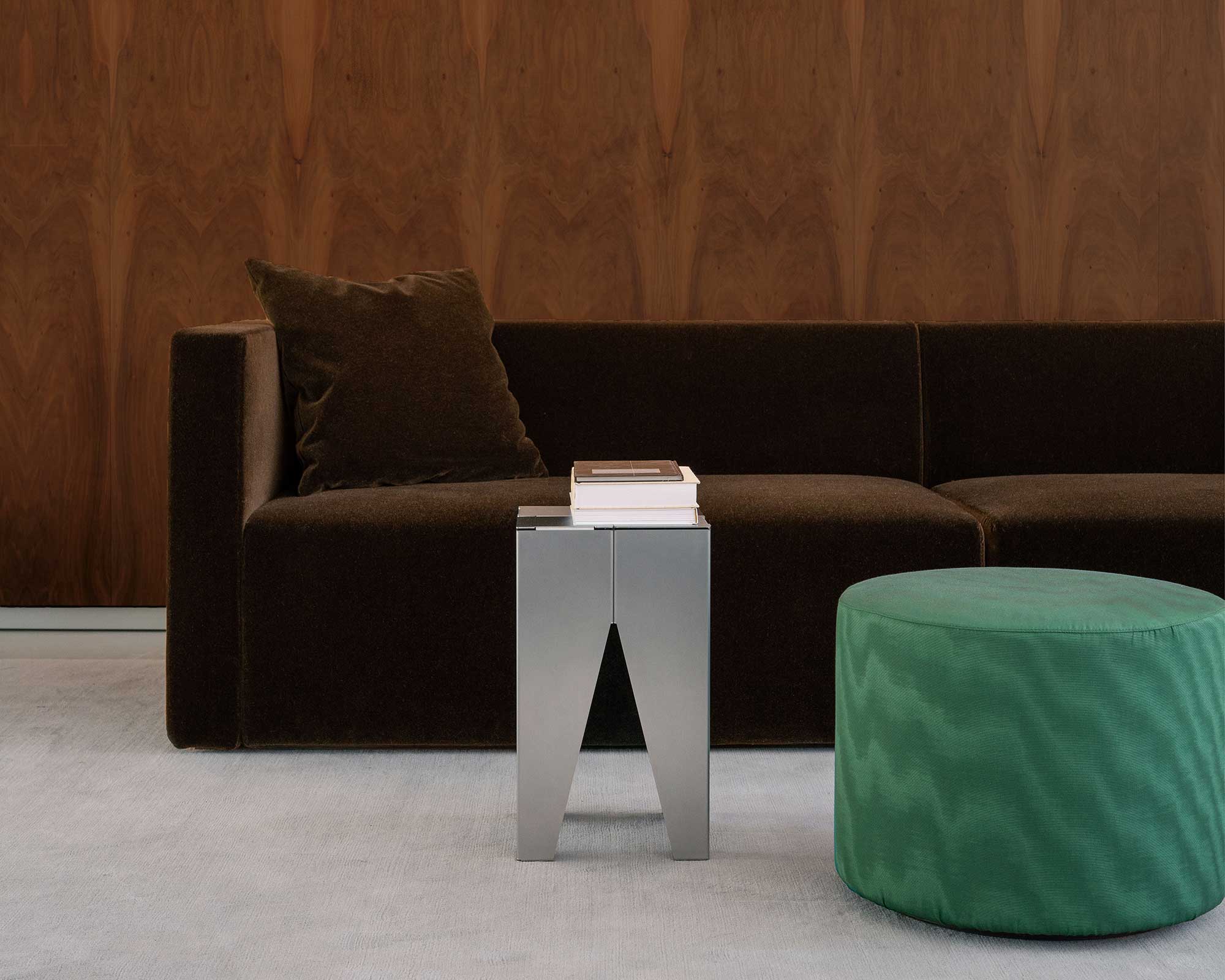 Designklassiker von Philipp Mainzer und e15 aus gefaltetem Edelstahl