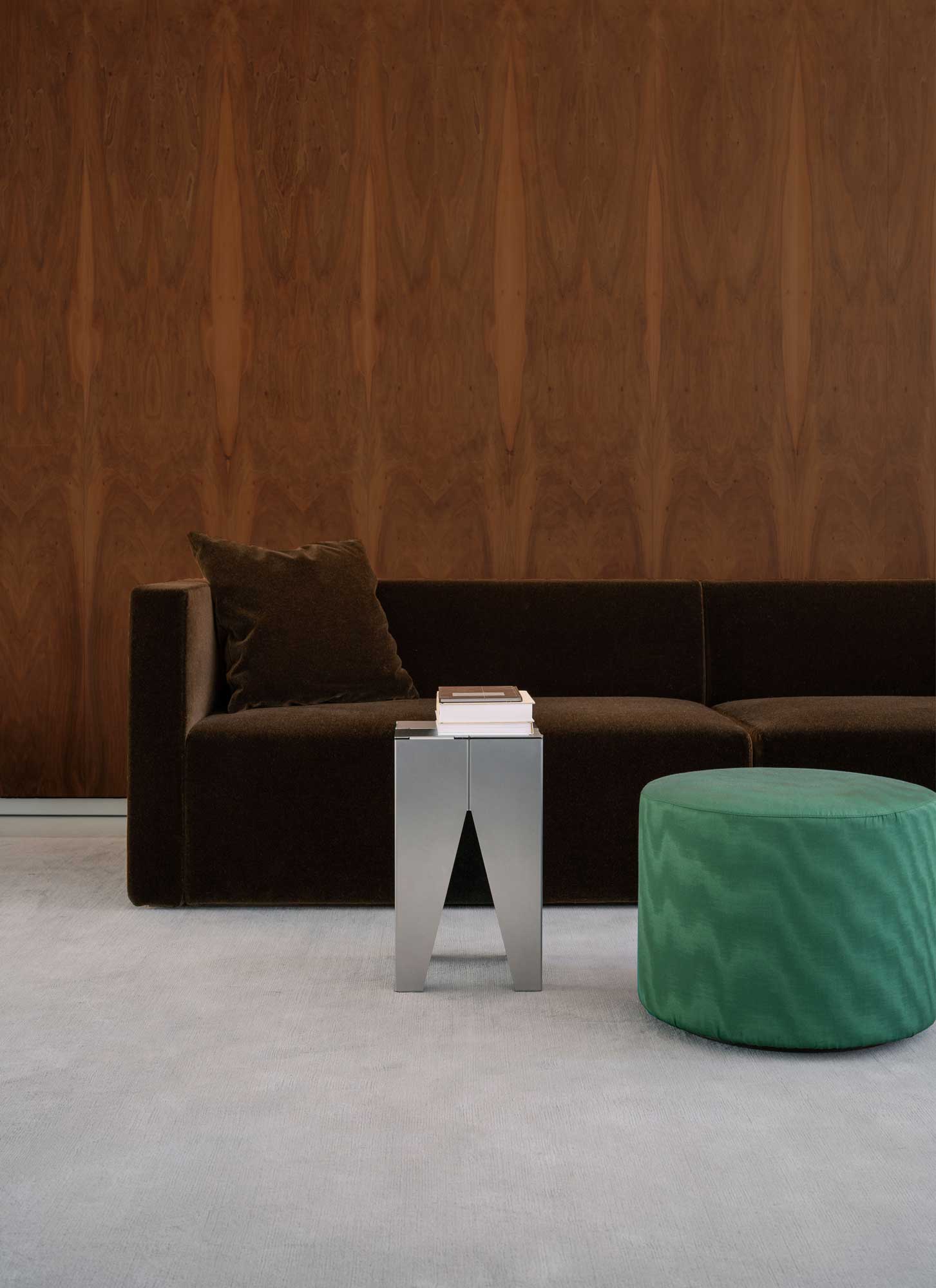 Designklassiker von Philipp Mainzer und e15 aus gefaltetem Edelstahl