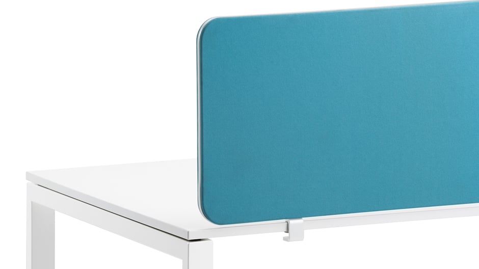 Einfach und fast an jedem Tisch zu montieren: Der neue Sichtschutz von Sedus ist von der unkomplizierten Art