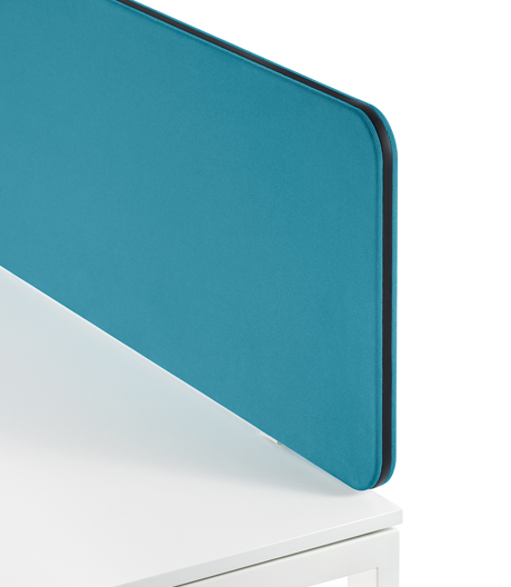 Einfach und fast an jedem Tisch zu montieren: Der neue Sichtschutz von Sedus ist von der unkomplizierten Art