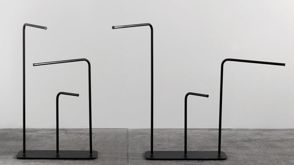 Eine Kindheitserinnerung als Inspiration: tanzender Handtuchhalter von Ex.t.