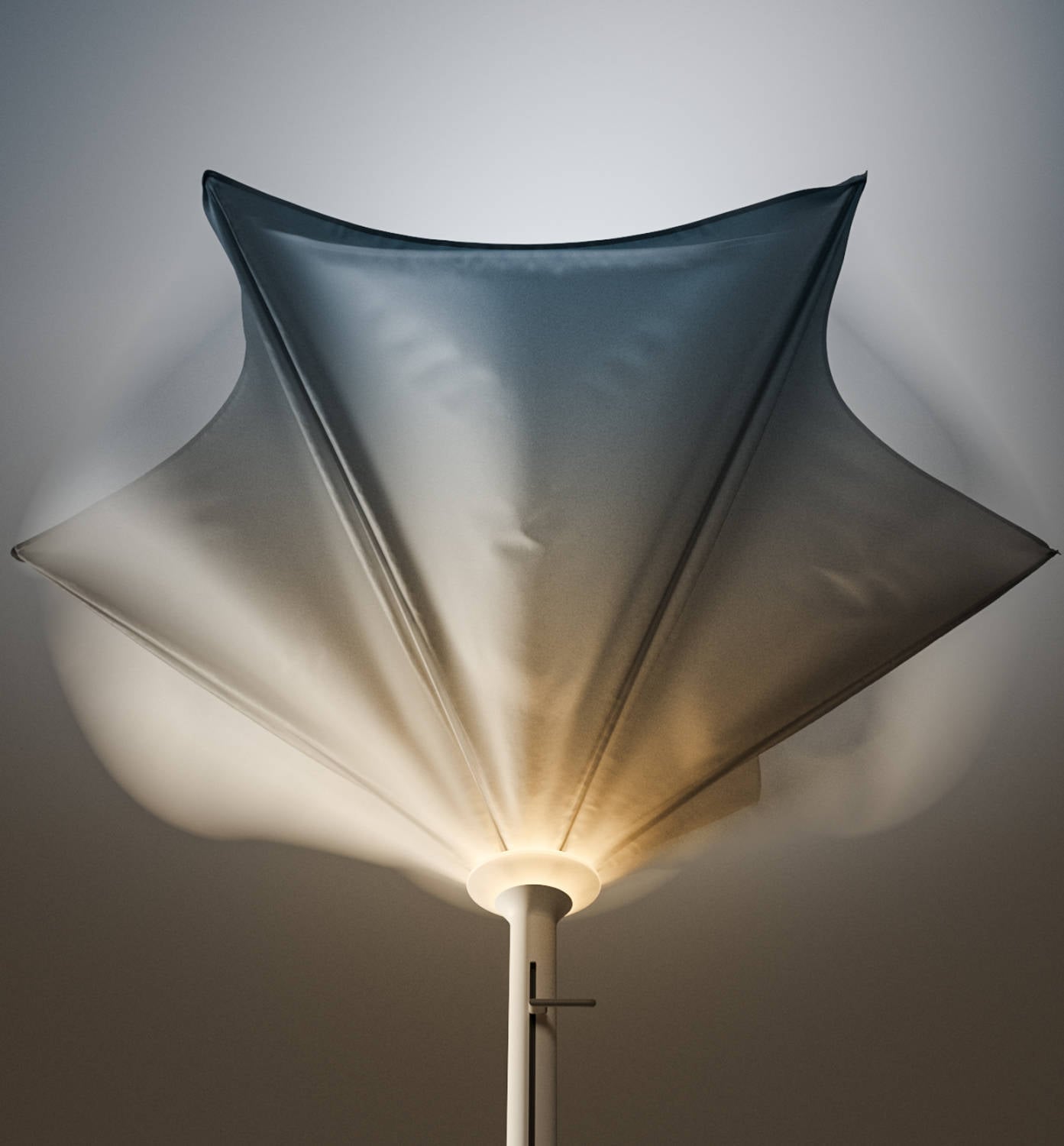 Skulpturaler Sonnenschirm mit Lichtfunktion von Royal Botania