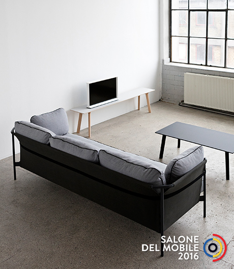 Ronan und Erwan Bouroullec haben für Hay diese Sofakollektion entworfen, die ihre Nutzer von Zwängen befreien soll