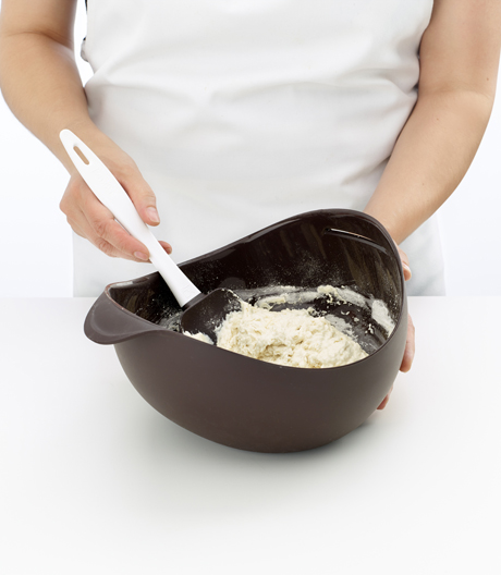 Rührschüssel und Backform in einem von Lékué aus Spanien.