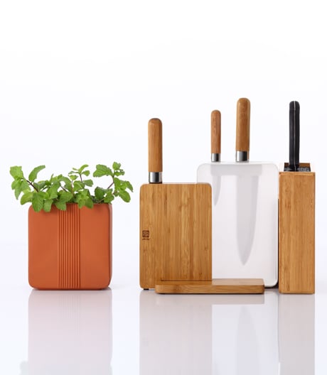 Stilleben auf der Küchenarbeitsplatte: Messerblöcke von JIA