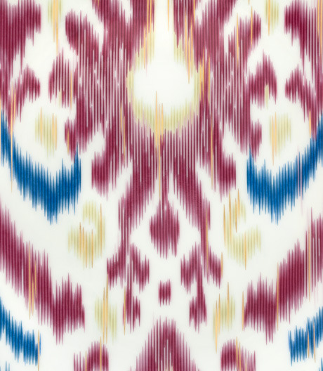 Gib Stoff! Hermès bringt die wunderbar changierende Oberfläche des Ikat auf Porzellan.