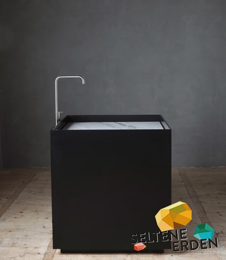 Donald Judd lässt grüßen! Skulpturales Waschbecken aus Mineralwerkstoff