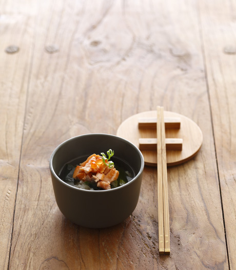 Dolsot? Dolsot! Das koreanische Gefäß stand Pate für diese Reisschale von Seung-Yong Song