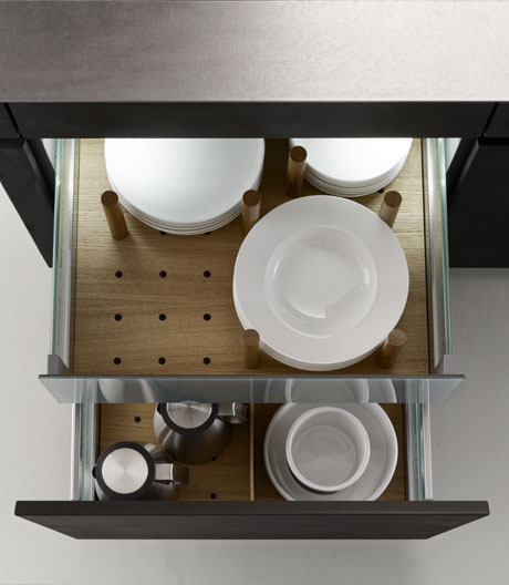 Küchenwunderordnungsding: Küchenutensilien, arrangiert zu einem wunderbaren Stillleben