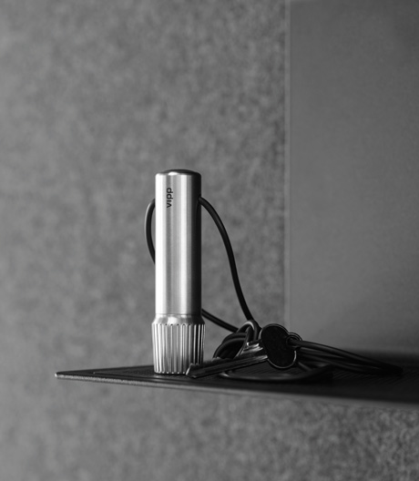 Taschenlampe aus Edelstahl für Design Victims.