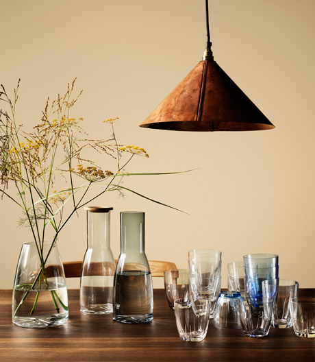 Wie Tischkultur heute geht? Unkompliziert und multifunktional! Die neue Kollektion von Kosta Boda