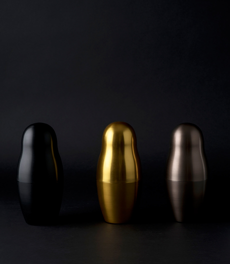 Shake it, Baby! knIndustrie macht die russische Steckpuppe zum Cocktail-Shaker.