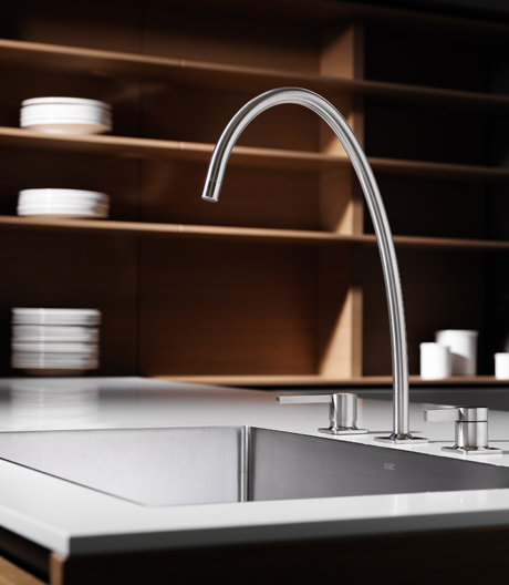 Franke kooperiert mit dem Schweizer Armaturenhersteller KWC und entwirft ein federleichtes Becken aus Edelstahl